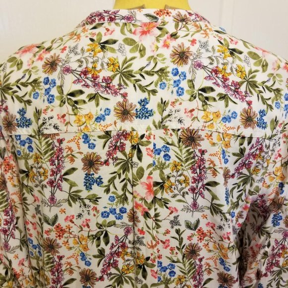 NWOT  Beautiful Floral Pin Pleated Blouse - Picture 5 of 11